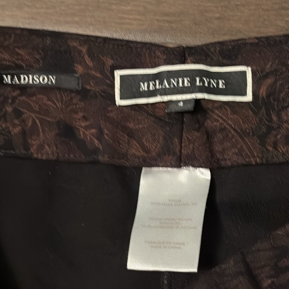 Melanie Lyne pull on skinny dress pants, floral size 4 Madison, maroon black - Picture 2 of 5